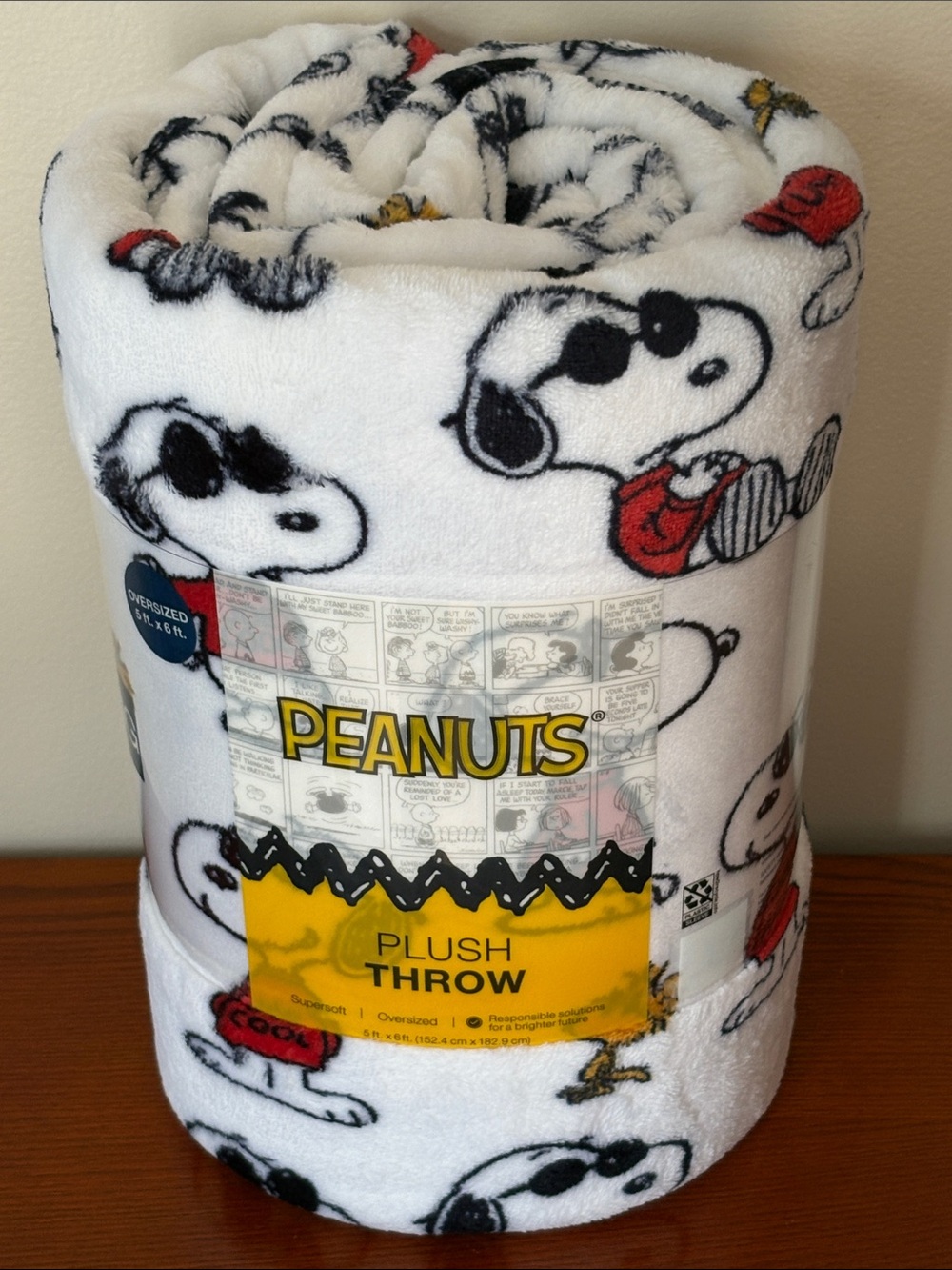Peanuts Snoopy Joe Cool Super Soft Oversized Plush Throw Blanket - Picture 9 of 10